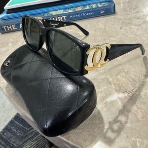 Chanel vintage sunglasses double C